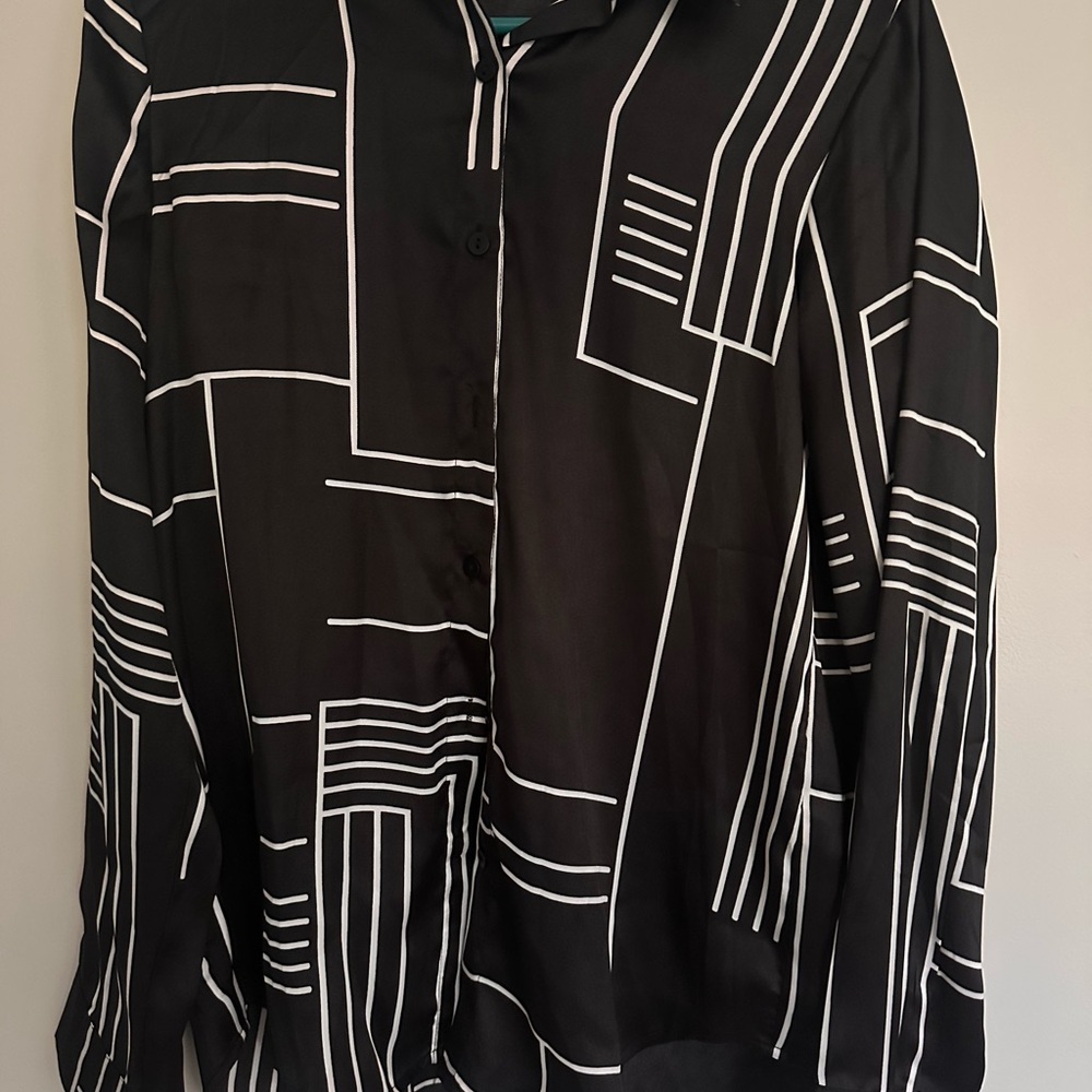 Nasty Gal Black and White Geometric satin Blouse